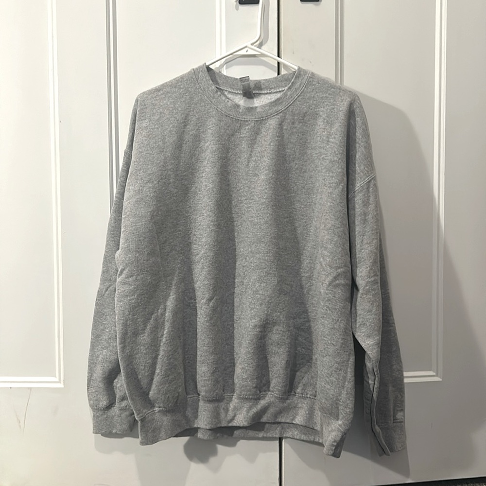 Cozy grey Gildan woman’s crew neck in a size XL